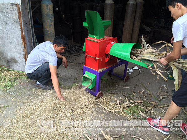 鍘草粉碎機(jī).jpg