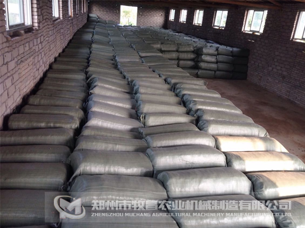秸稈打包機青貯料儲存.jpg