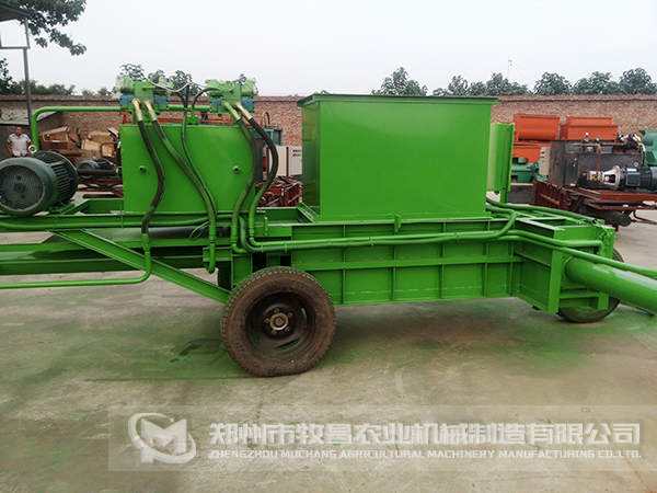 移動(dòng)秸稈打包機生產(chǎn)車(chē)間.jpg
