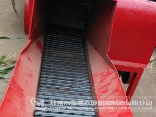 秸稈揉絲機(jī)自動(dòng)進(jìn)料.jpg