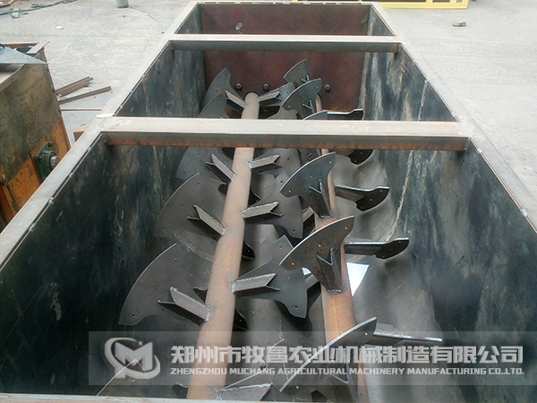 臥式飼料攪拌機內(nèi)部細節(jié).jpg