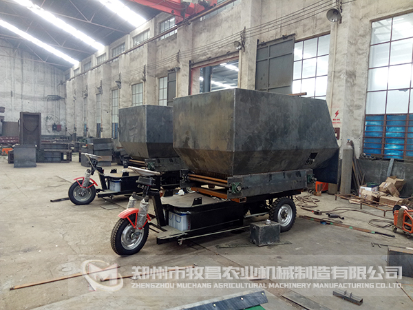 移動(dòng)電動(dòng)撒料車生產(chǎn)車間.jpg